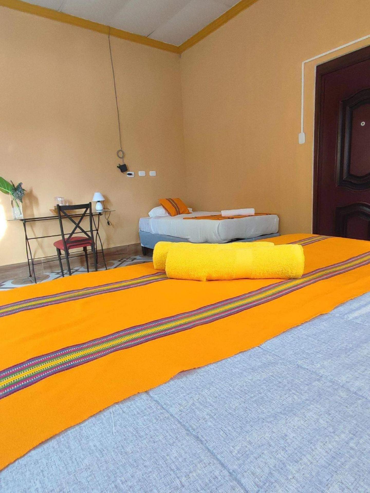 Auberge de jeunesse La Casa Colorada à San Benito Extérieur photo