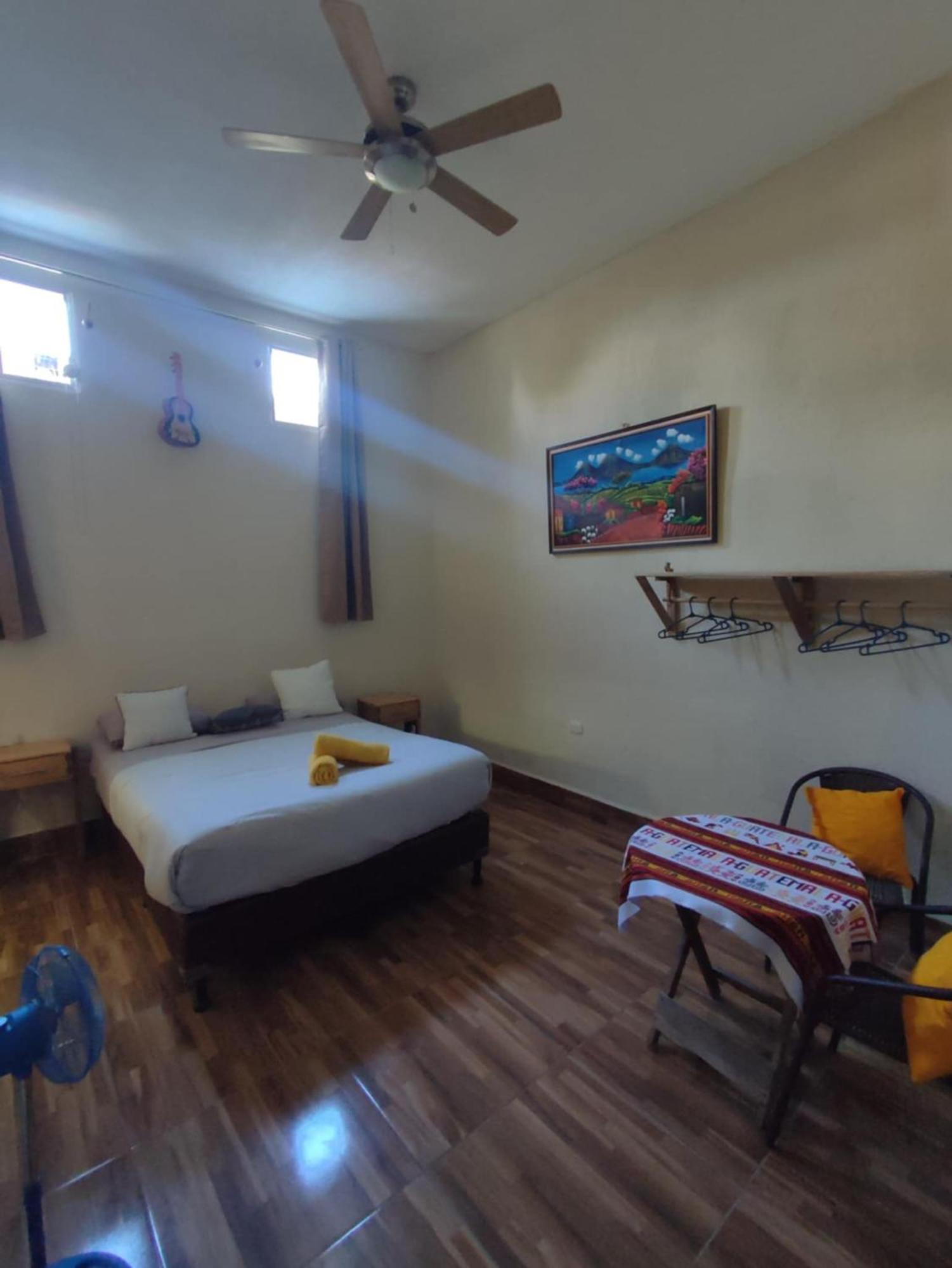 Auberge de jeunesse La Casa Colorada à San Benito Extérieur photo